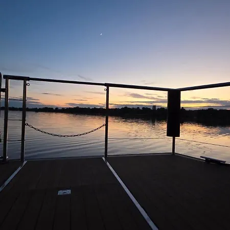 Seeblick Hausboot Sambesi